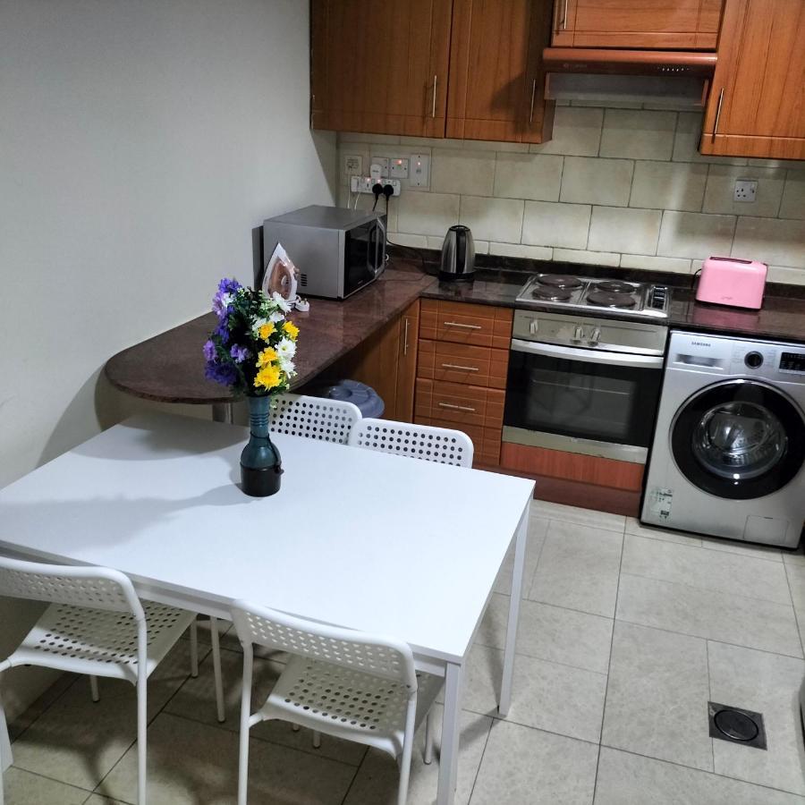 Amazing 2 Bed In Tecom 6 Pax Apartment *